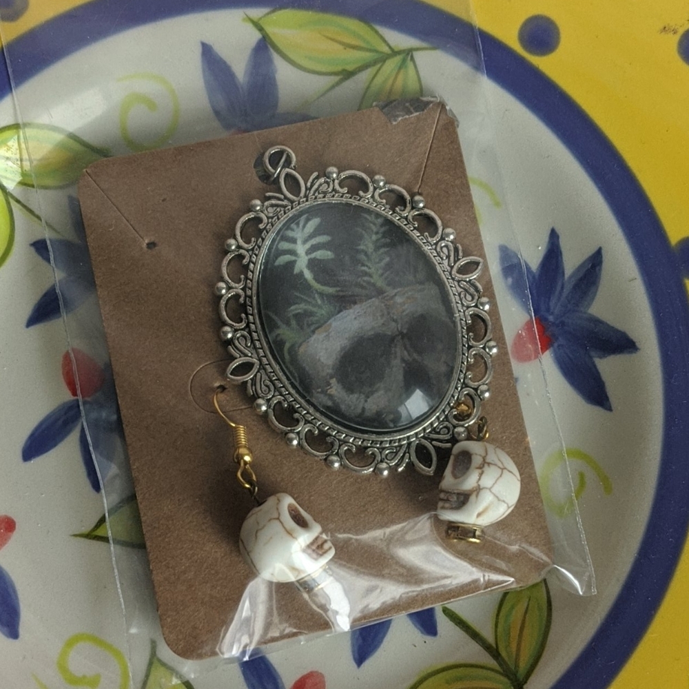 Jewelry - Picture 2 of 3